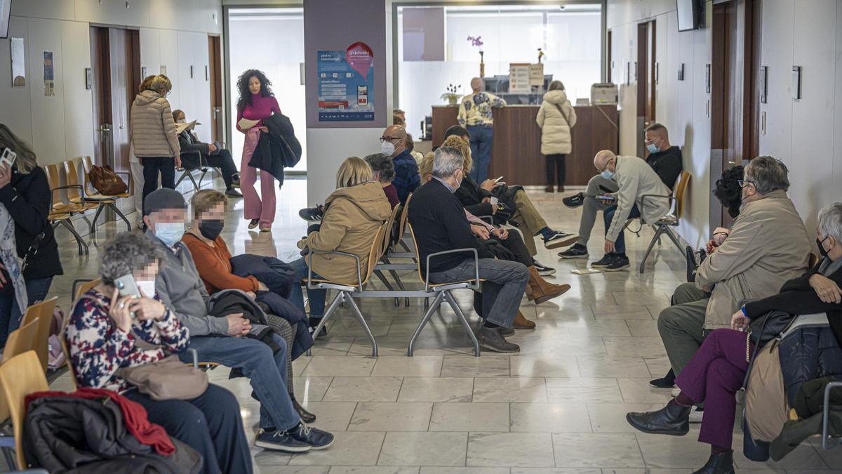 Flu infection growth slows in Catalonia, but hospitals and CAP remain saturated