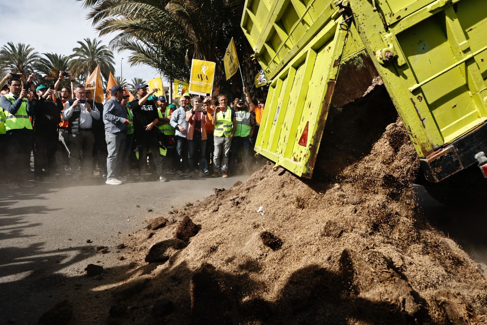 La tractorada de los agricultores valencianos, en imágenes