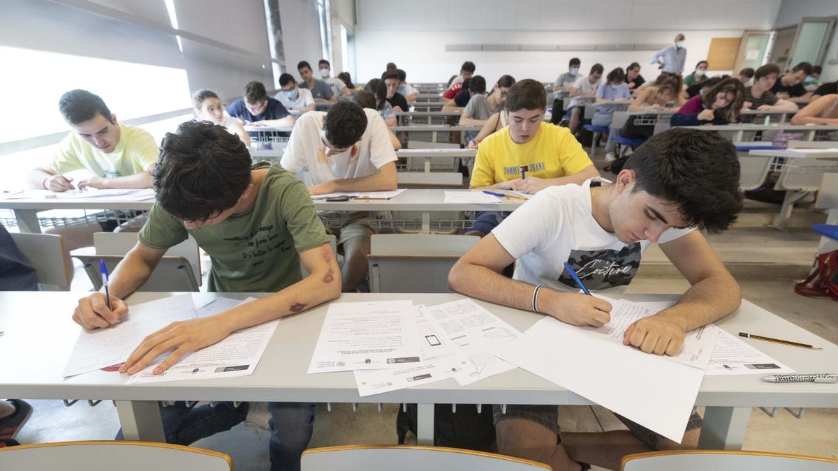 Hoy comienza la EBAU para los alumnos de Madrid, Murcia y Cantabria.