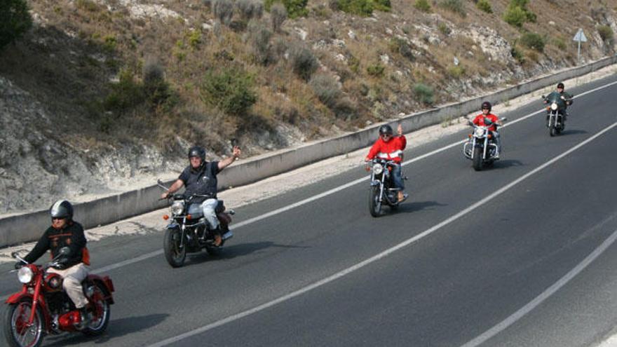 Las motos antiguas de Elda viajan a Torrellano