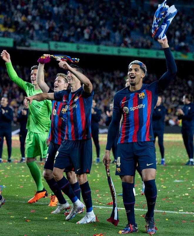 Todo lo que no has visto de la fiesta de los campeones en el Barça - Real Sociedad