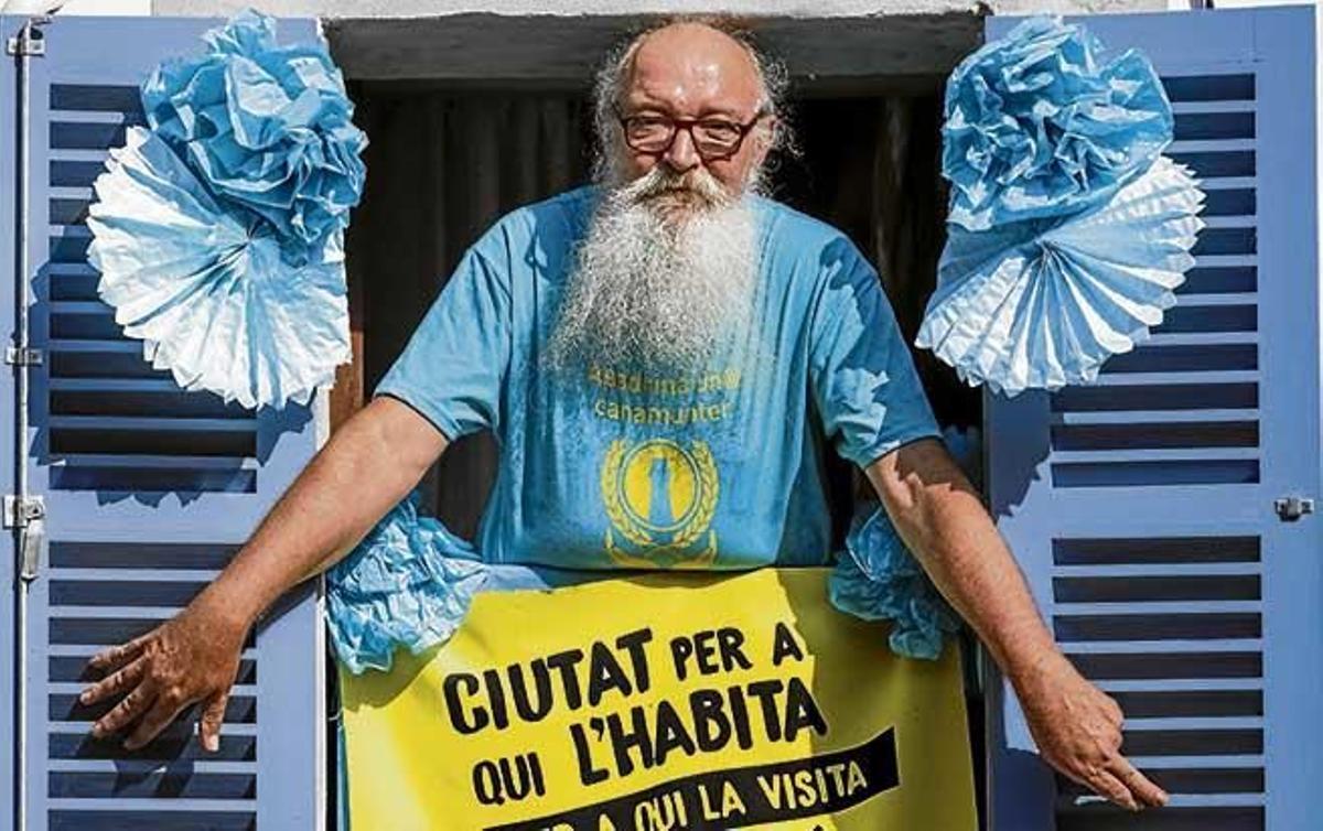 Auch der Plattform "Ciutat per a qui l'habita" gegen die Ferienvermietung gehörte Domènech an.