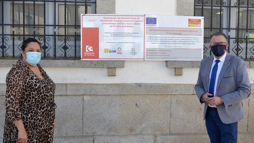 Dolores Amo y Juan Díaz, en el acto de recepción de la obra.