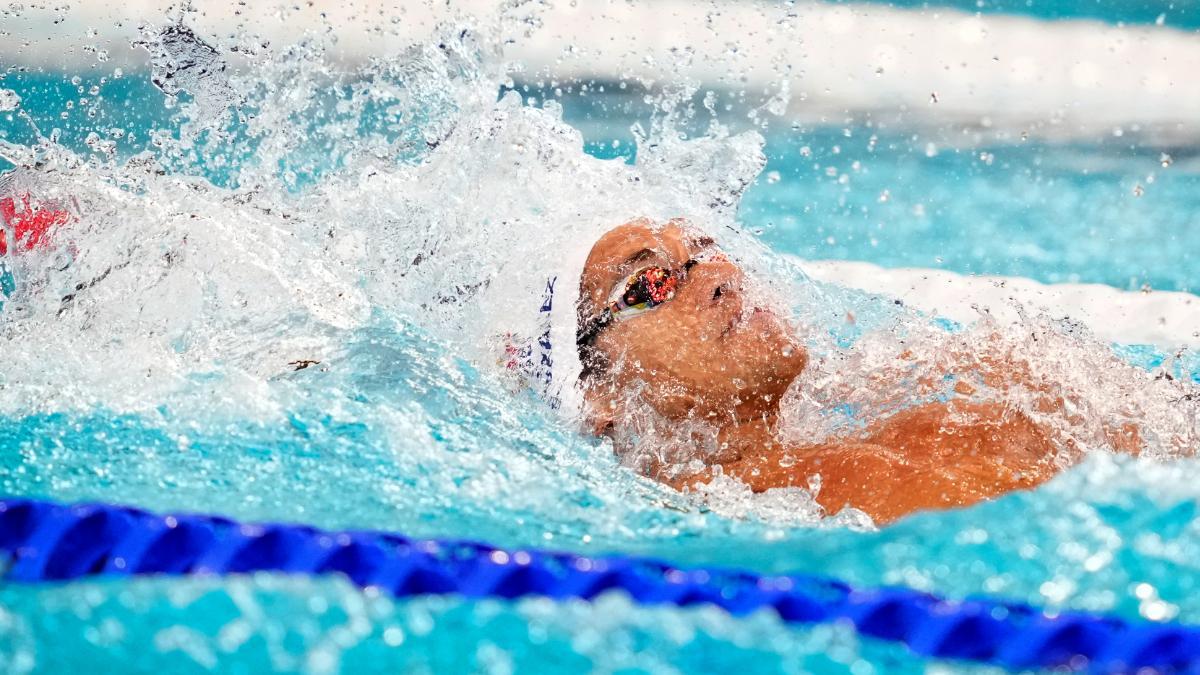 Hugo González rozó la eliminación en 200 metros espalda