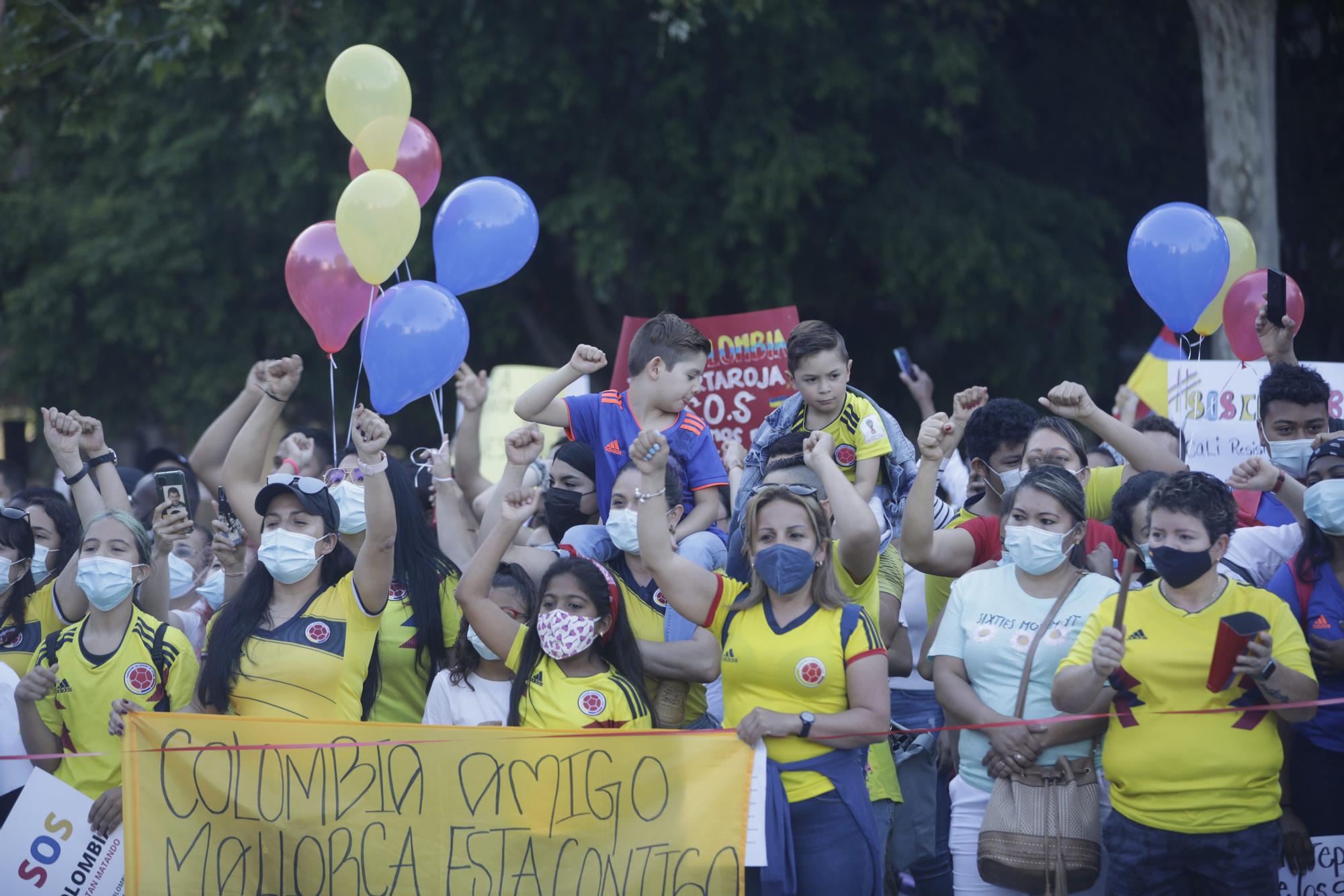 Más de 500 personas se manifiestan en Palma por la libertad de Colombia