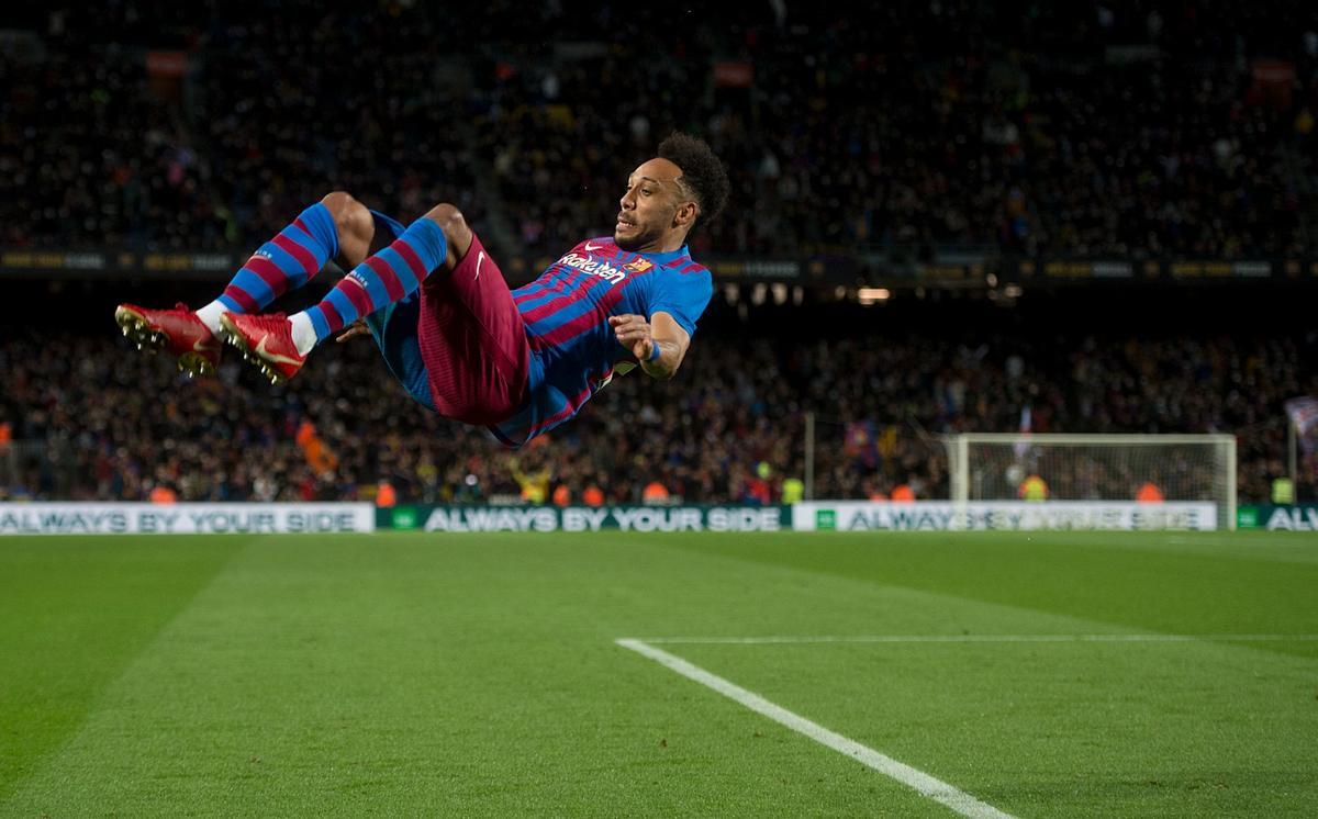 Aubameyang festeja su gol, el 1-0 al Athletic en el Camp Nou.