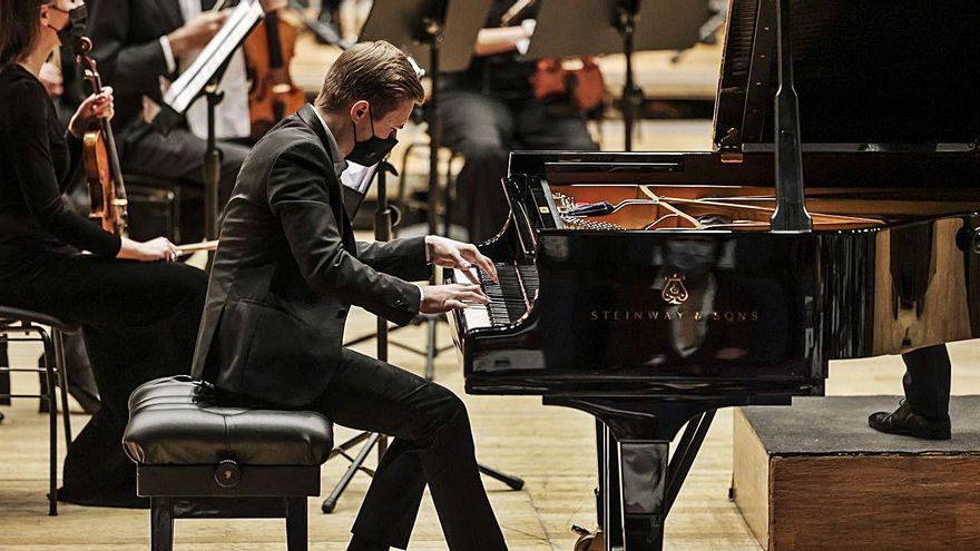 Dmytro Choni, virtuosismo y madurez de un joven pianista