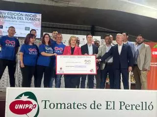 El Perelló abre la campaña del tomate con una 'cadena solidaria' que marca un récord de recaudación de 9.145 €