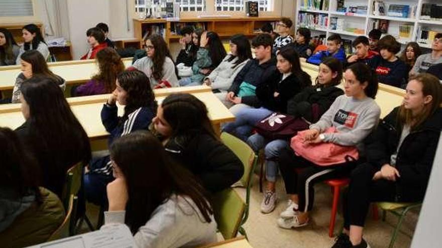 O alumnado do IES Johan Carballeira durante a actividade con Tanxugueiras.