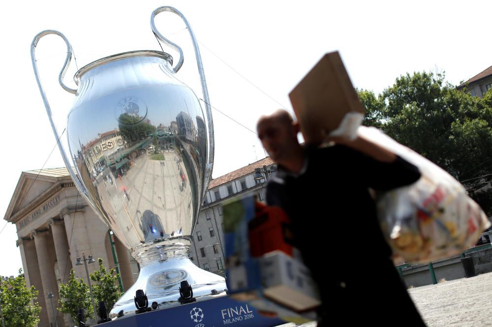 Las aficiones del Madrid y el Atlético, en Milán