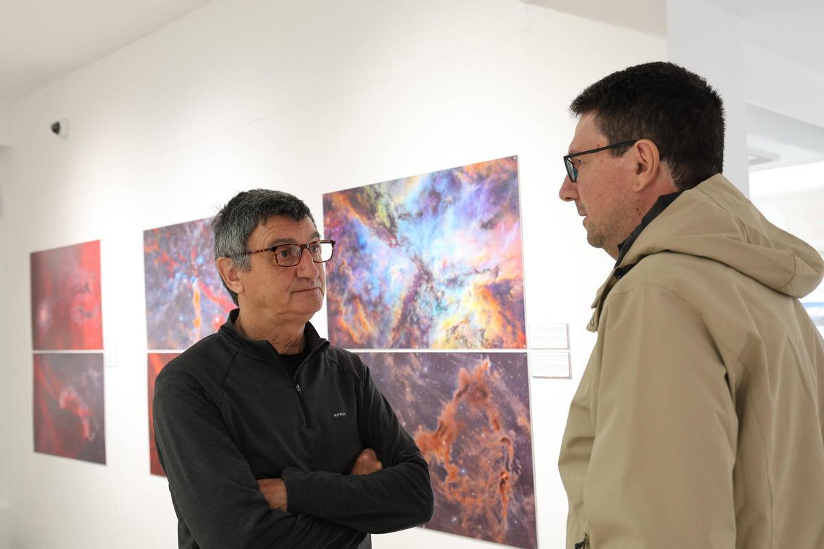 Pedro Pérez portavoz de la Agrupaciò Astronòmica d'Eivissa, da explicaciones sobre el próximo eclipse