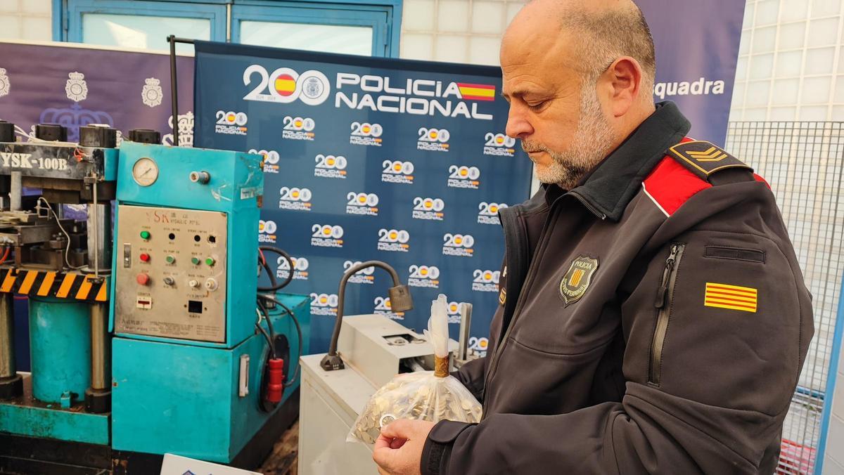 El subinspector de Mossos con monedas falsas de 2 euros