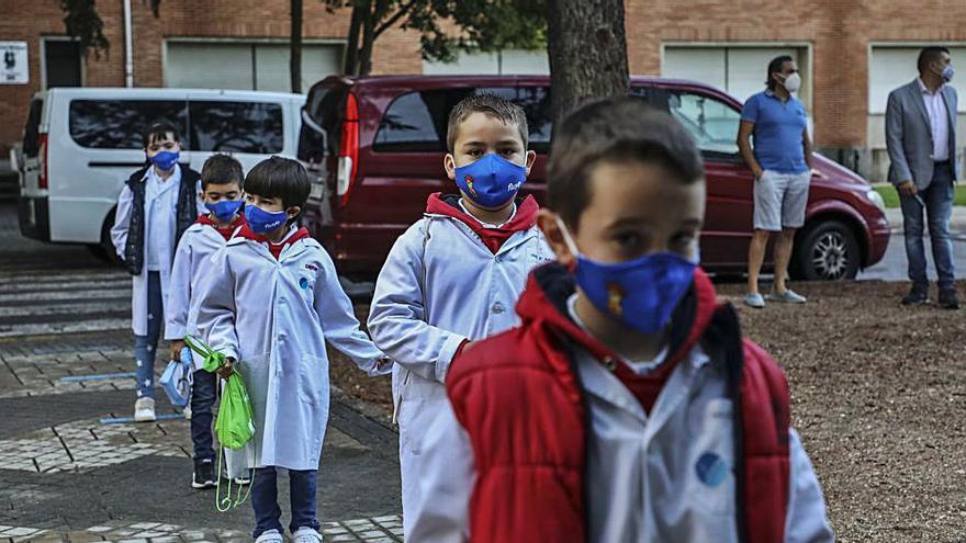 Una mascarilla de un color diferente cada día para luchar contra  el virus 