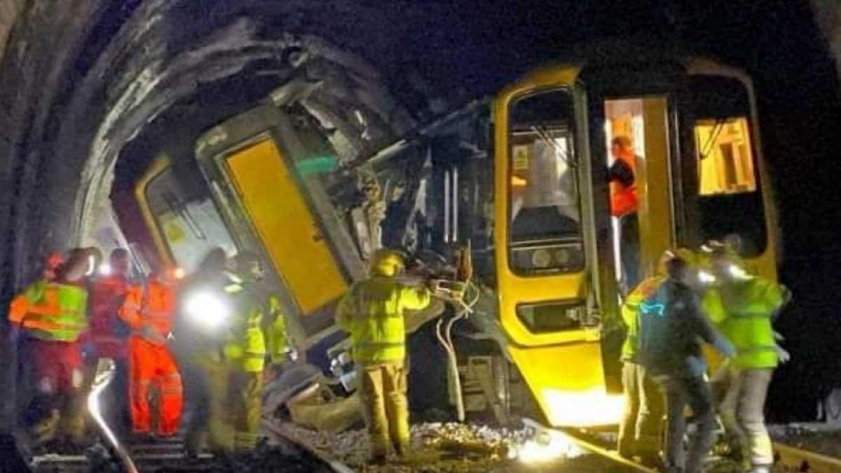 Imagen de los dos trenes tras la colisión.