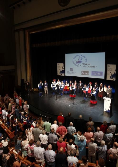 Ceremonia de entrega de los premios del XXIV concurso y muestra del Folclore Ciudad de Oviedo