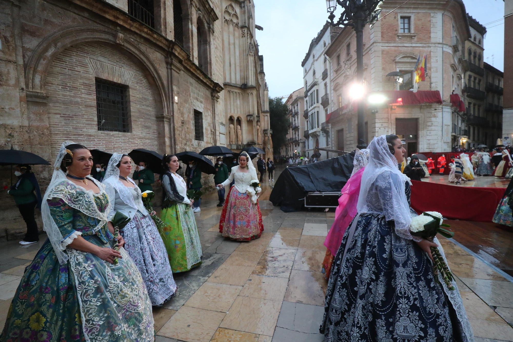 Búscate en el primer día de ofrenda por la calle de la Paz (entre las 18:00 a las 19:00 horas)