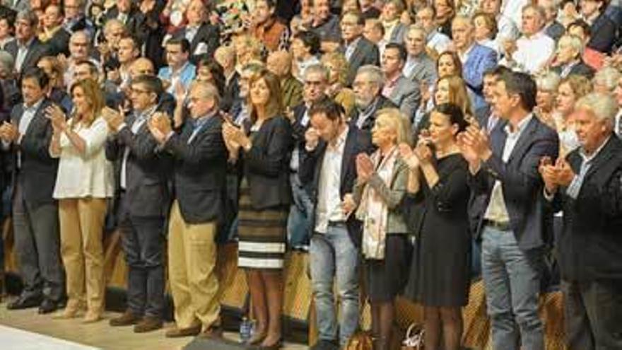 Cumbre socialista en el homenaje a Txiki Benegas