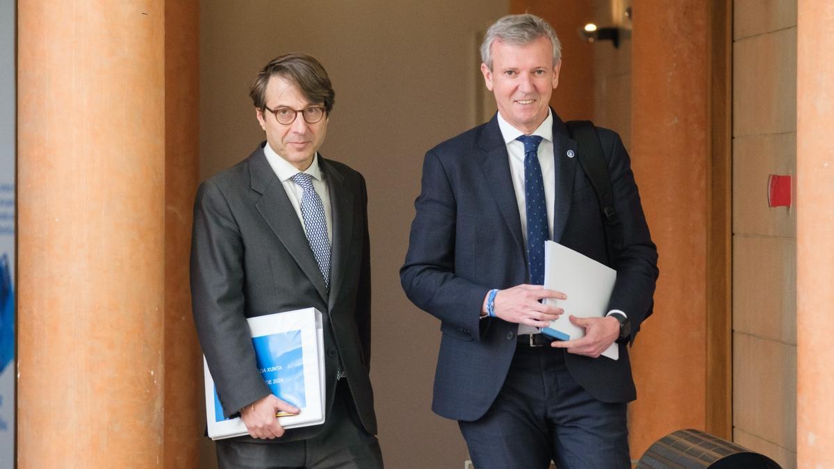 El conselleiro de Facenda, Miguel Corgos y el presidente de la Xunta, Alfonso Rueda, en una imagen de archivo.