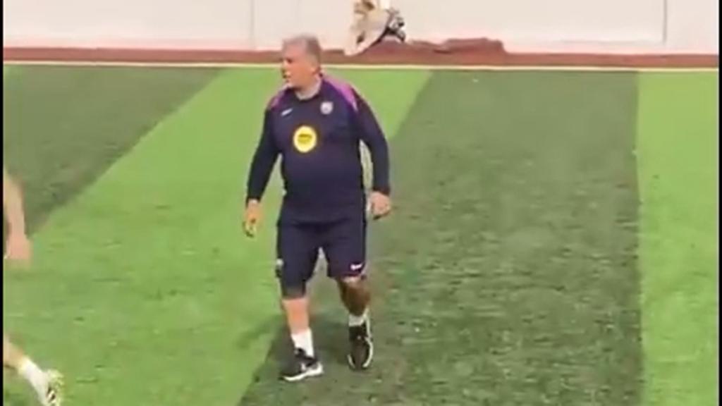 Laporta, Masip y Deco juegan al fútbol en Jeddah mientras la plantilla descansa