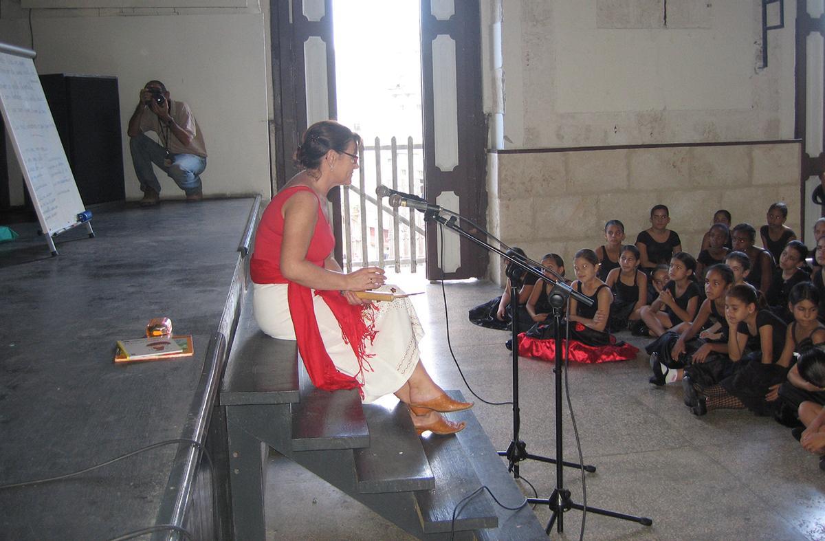 Fina Casalderrey en la feria del libro en Cuba, en 2008