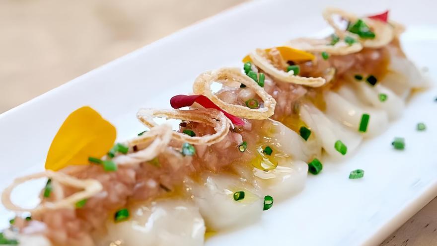 El restaurante está ubicado en la sierra y se presenta como un bistró que fusiona distintas cocinas del mundo