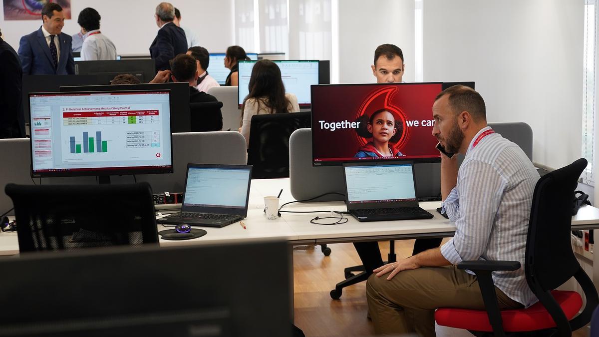 Trabajadores del campus de Vodafone y la UMA en Martiricos.