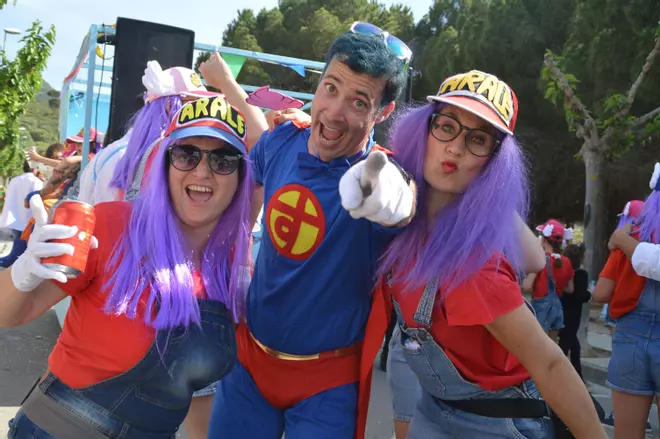 Llançà viu el carnaval de maig disfressat d'escalfor d'estiu