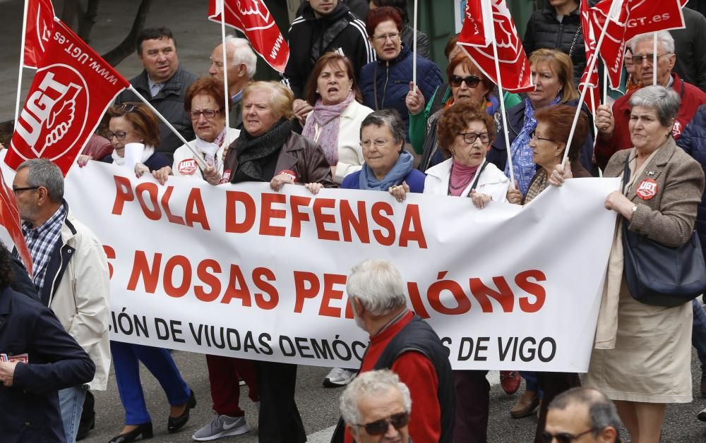 Día del Trabajador en Vigo | Miles de personas exigen la derogación de la reforma laboral