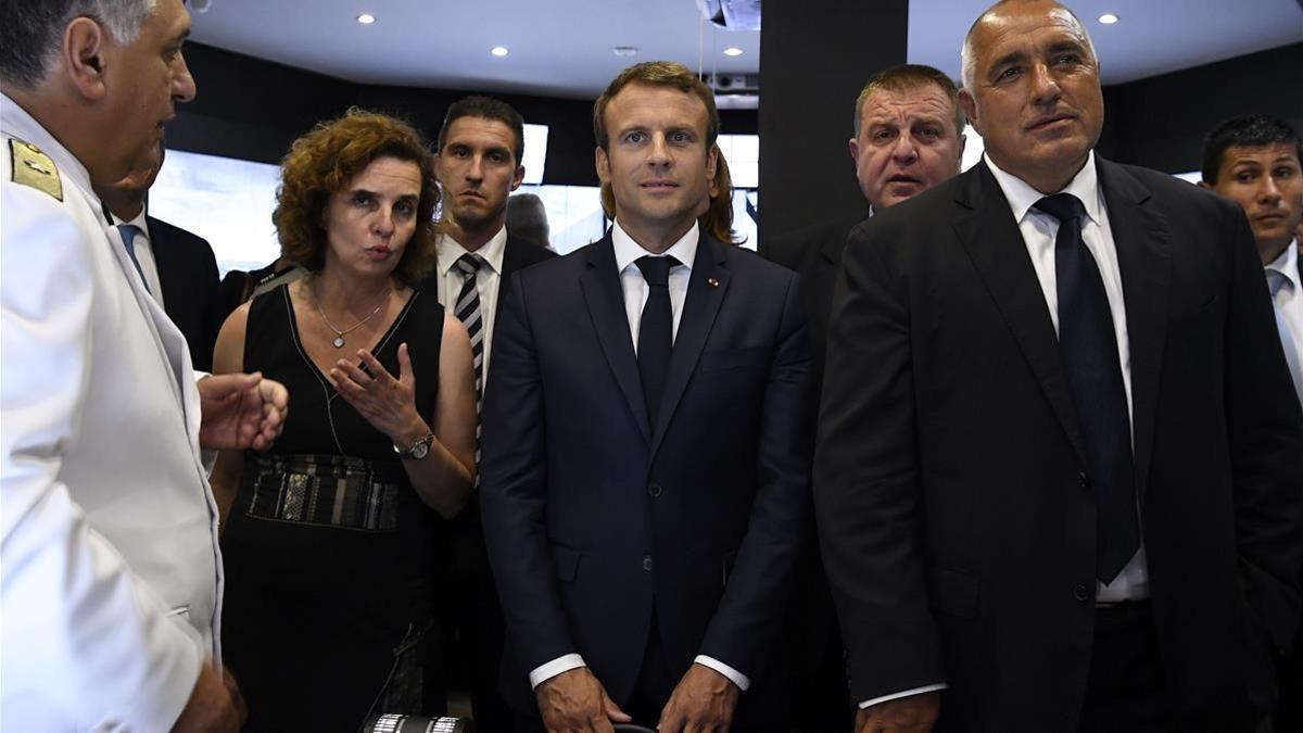 Macron, junto al primer ministro búlgaro, Boyko Borissov, en Varna.