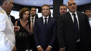 Macron, junto al primer ministro búlgaro, Boyko Borissov, en Varna.