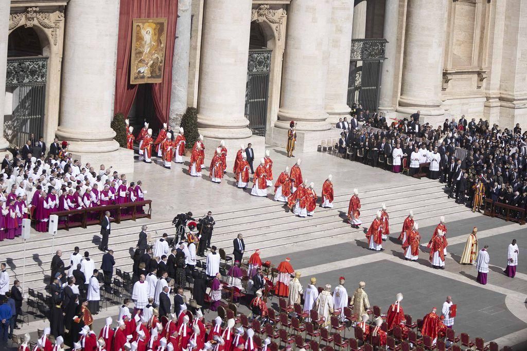 El funeral del papa Francisco en la Plaza de San Pedro del Vaticano, en imágenes