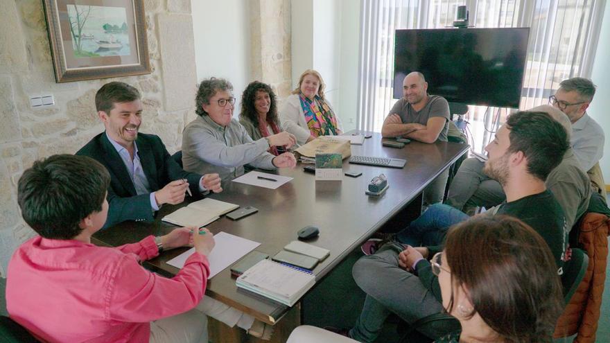 Reunión entre alcaldes, concejales y personal técnico de O Rosal y Camiña. |   // FDV