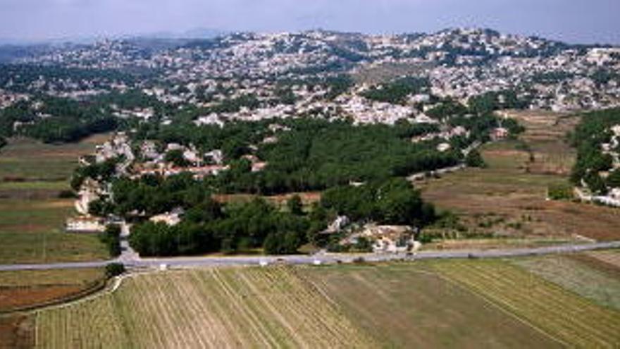 Teulada-Moraira ilumina un tramo de la carretera que une los dos núcleos