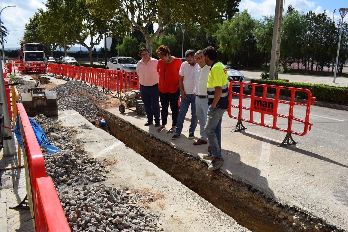 Las autoridades municipales visitan una de las obras hídricas en la localidad del Raiguer.
