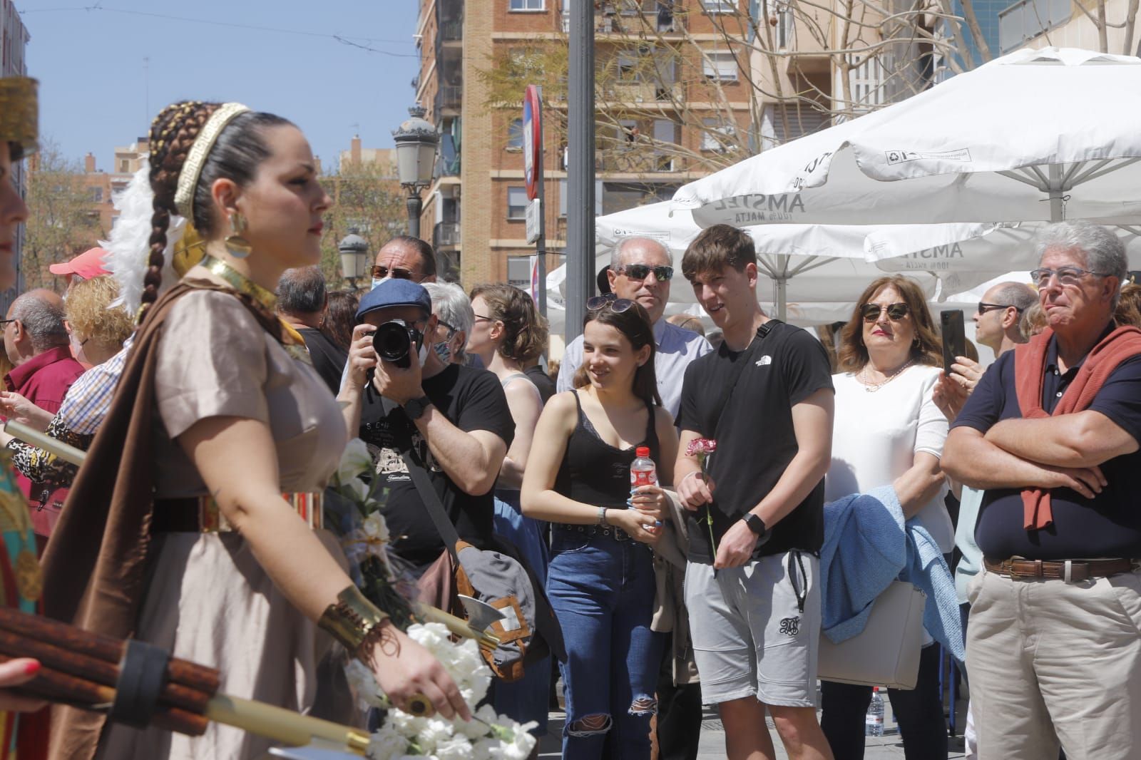 Flores y alegría para despedir la Semana Santa Marinera en el desfile de Resurrección