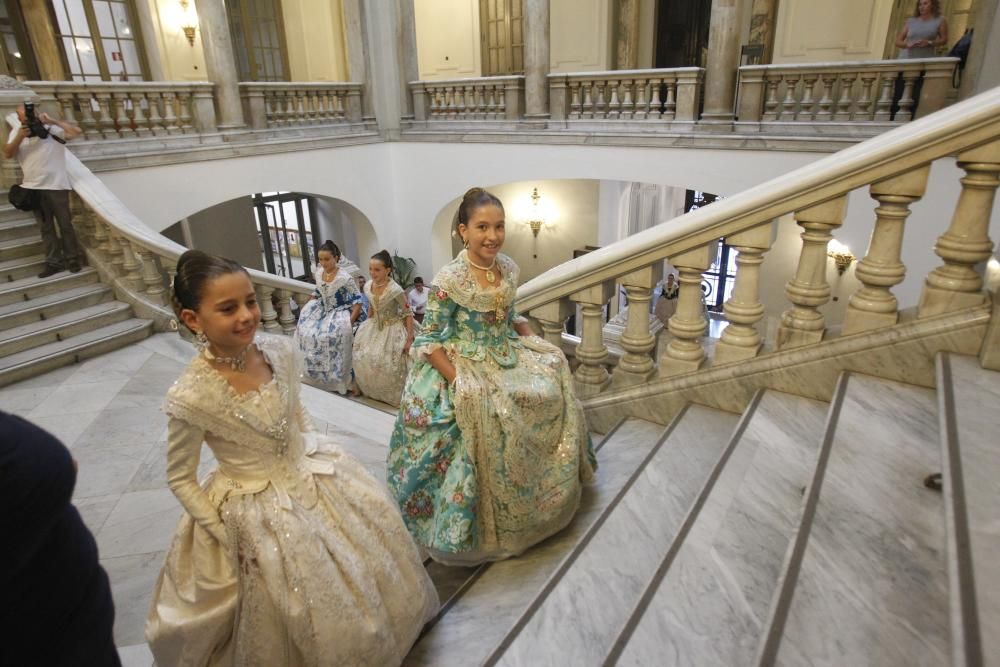 Las candidatas a fallera mayor ensayan la Proclamación y la Crida