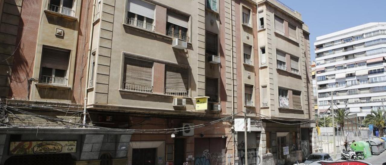 Edificio incluido en el Catálogo, sobre el que se prevé construir.