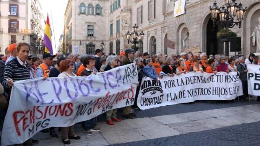 Protesta de 400 pensionistes a Barcelona