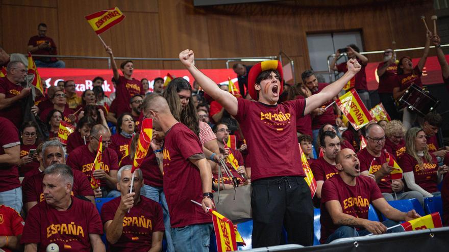 Así fue el paso de la selección española por Tenerife: una fiesta en el Santiago Martín