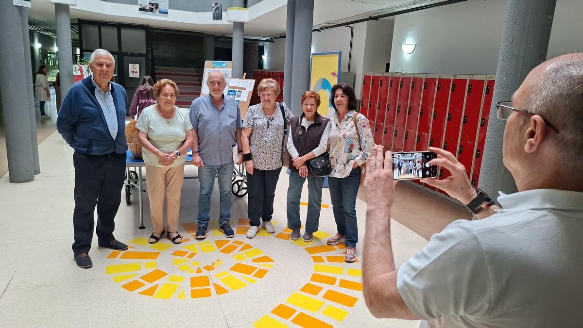 En imágenes: seis jubilados relatan sus experiencias a los alumnos del instituto Elisa y Luis Villamil, de Vegadeo En imágenes: seis jubilados relatan sus experiencias a los alumnos del instituto Elisa y Luis Villamil, de Vegadeo