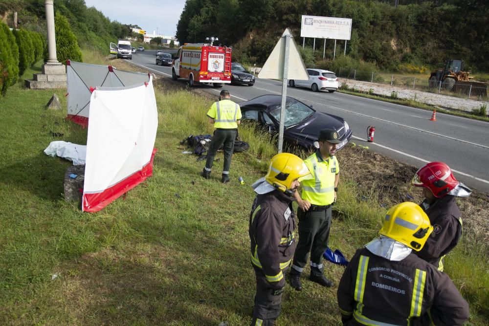 Un motorista fallece en un accidente en Guísamo