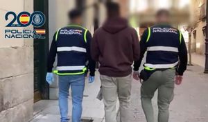 Tres detenidos por estafar más de 200.000 euros con cuentas bancarias falsas
