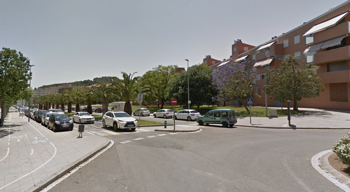Afectacions a l’avinguda Joan Carles I de Gavà pels treballs de pavimentació