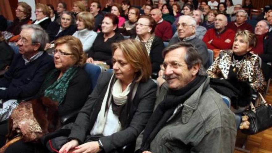 Un centenar de espectadores asistieron al estreno del documental en la sede del Liceo.  // J. L. Oubiña