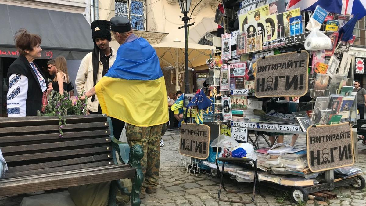 Tenderete para adquirir “souvenirs” y “rarezas” en Lviv, Ucrania
