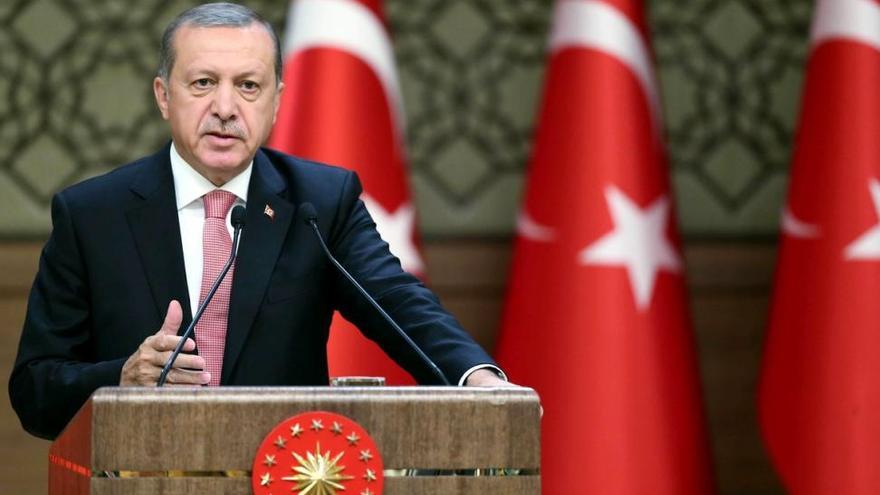 El Parlamento turco aprueba una reforma constitucional que da más poder a Erdogan