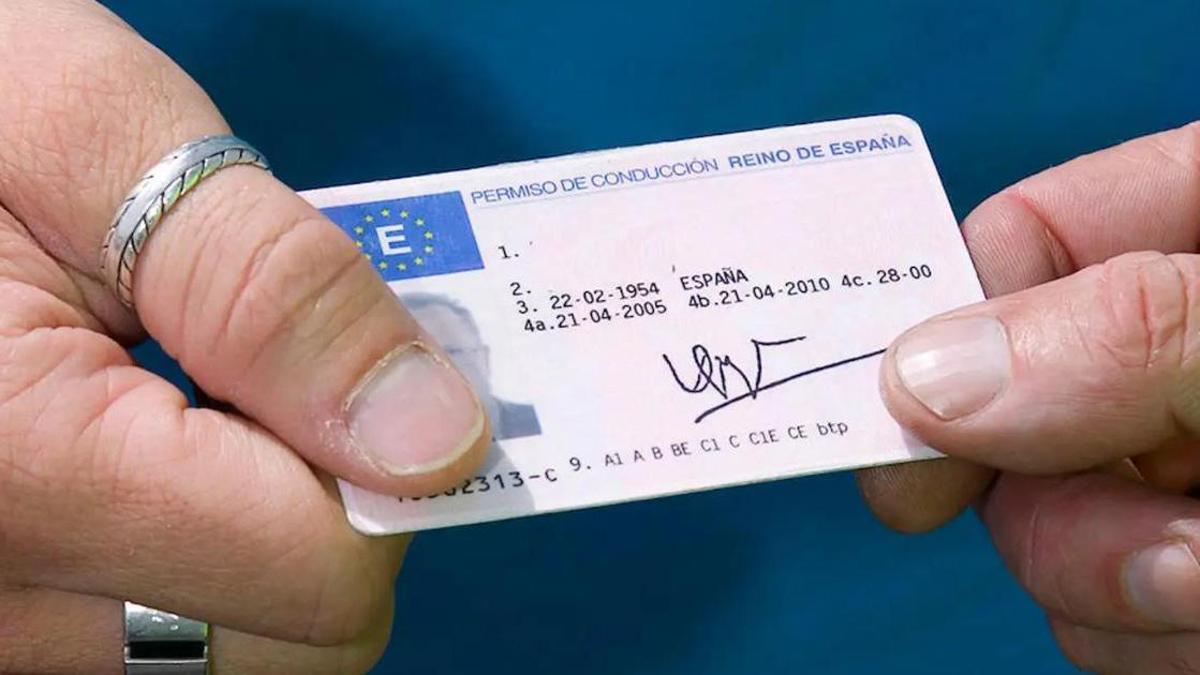 Cambios en el permiso de conducir a partir de 2026: la norma de la DGT afecta a los conductores nacidos entre 1956 y 1961