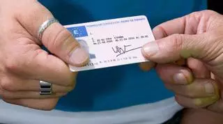 Confirmado por la DGT: así cambia la renovación del carnet de conducir para los jubilados españoles a partir de los 65 años