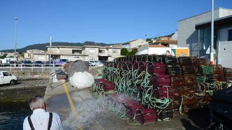 Un conjunto de nasas en el puerto de Bueu. // Gonzalo Núñez