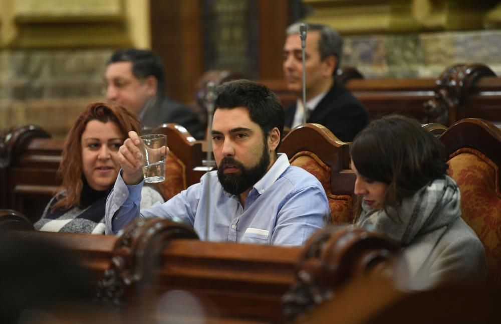 PP, PSOE y BNG votan a favor de la medida, que sale adelante con la abstención del Gobierno local